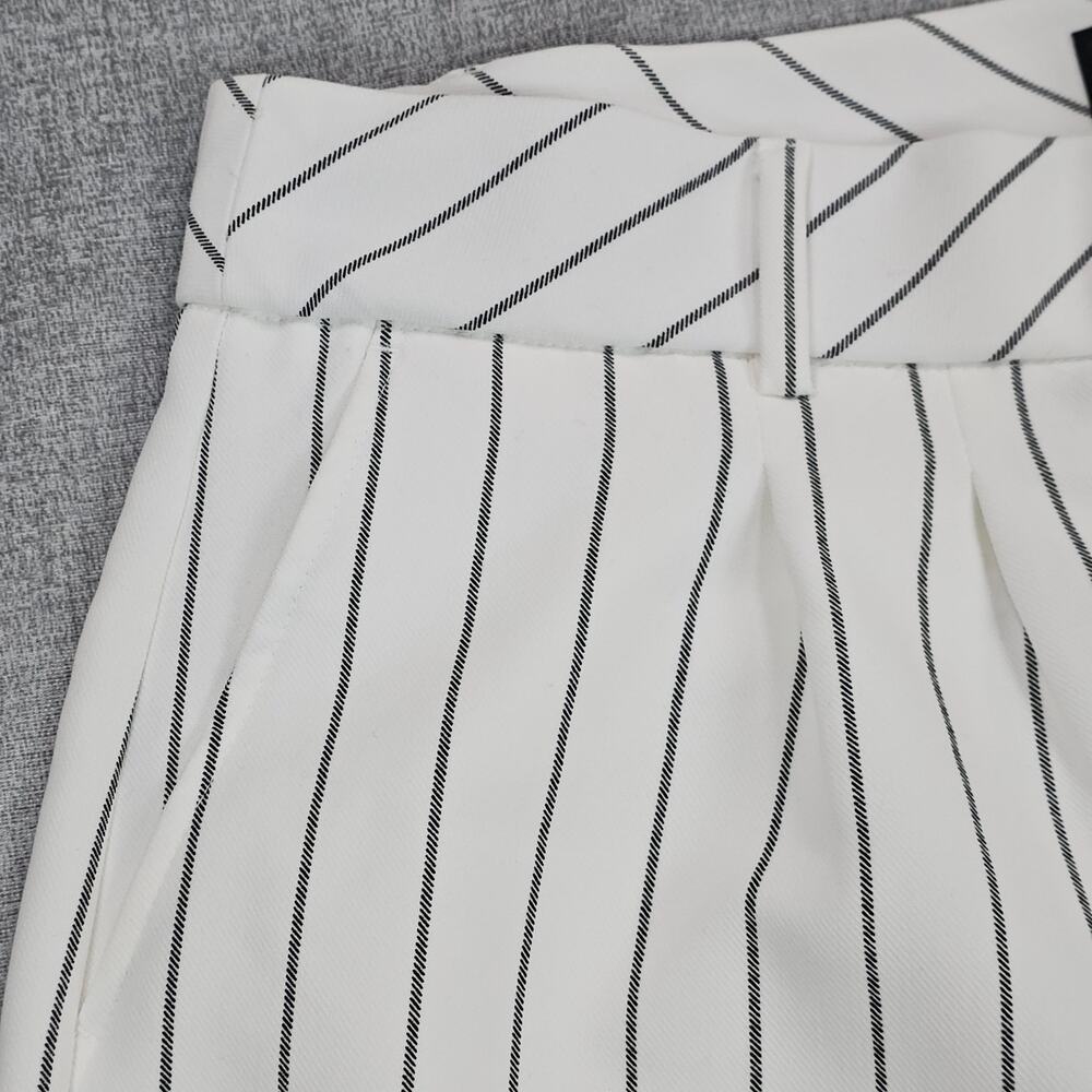 NWT Torrid Shorts Womens Size 16 White Black Pinstrip Twill Tailored Classic - Picture 3 of 11